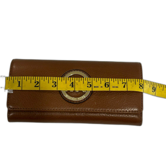 Michael Kors Wallet Women's Color Taupe Size 8" x 4"Fulton Flap Leather - Picture 3 of 11